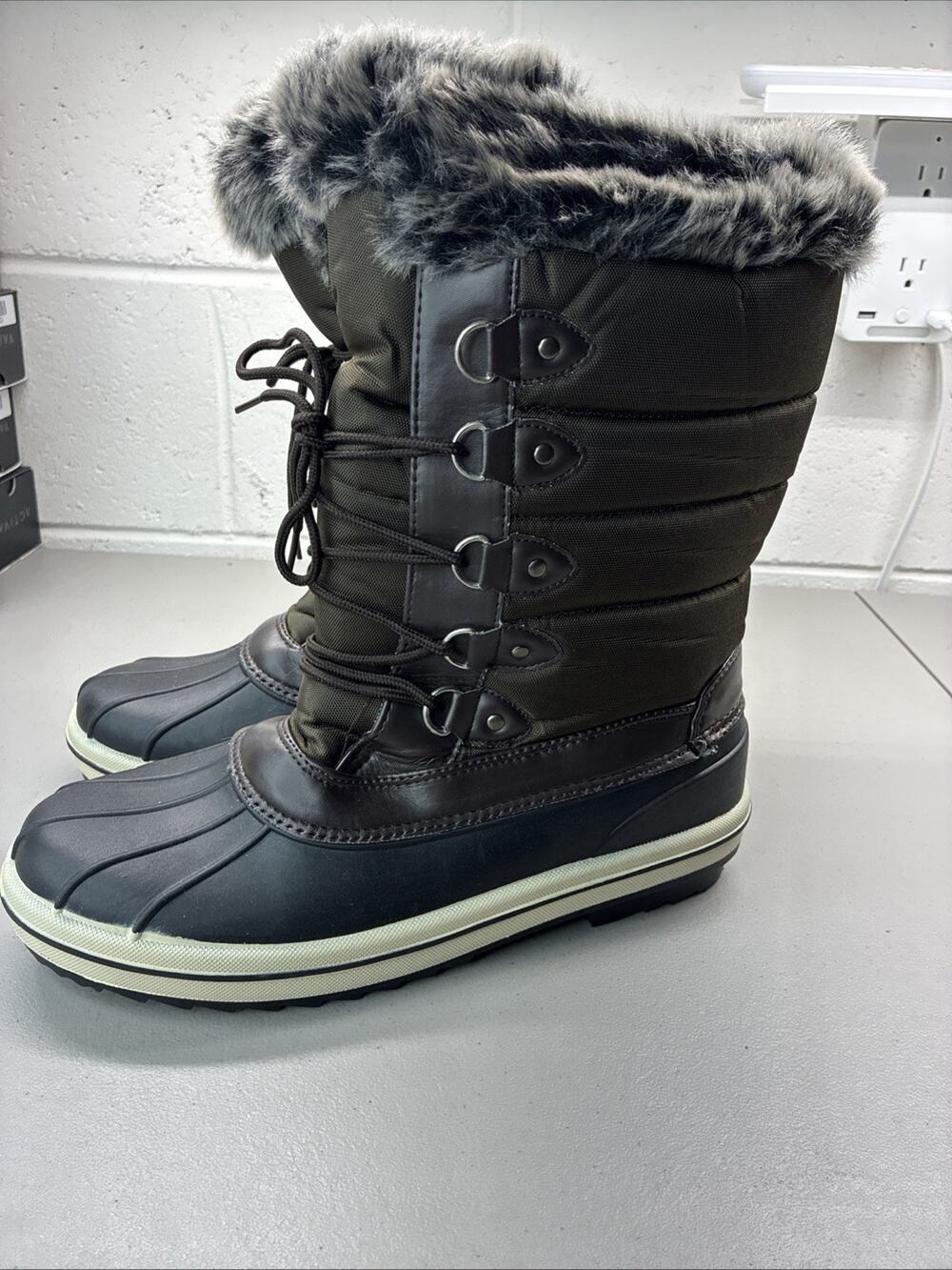 Vepose Mid Calf Snow Boots Women's 11 Black Brown Waterproof Insulated Faux Fur